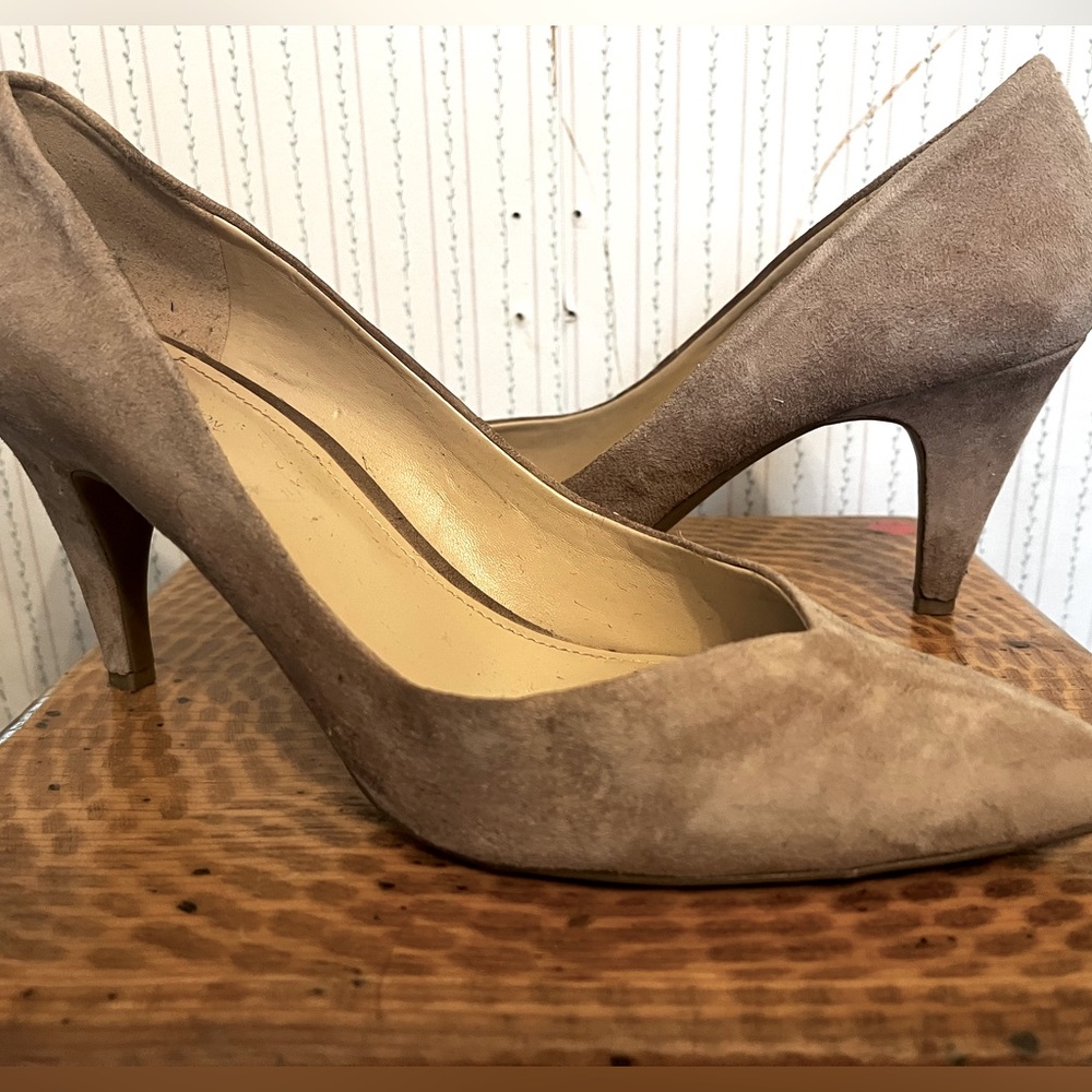 BCBG pump